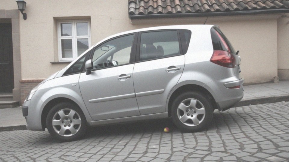 Jakie funkcje są istotne w samochodzie rodzinnym?