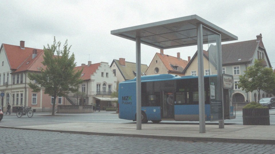Jakie linie komunikacji miejskiej obsługują Kazimierz Dolny?