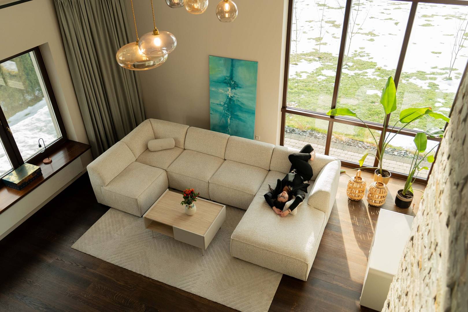 Zestaw mebli do salonu – jak stworzyć spójną i funkcjonalną przestrzeń